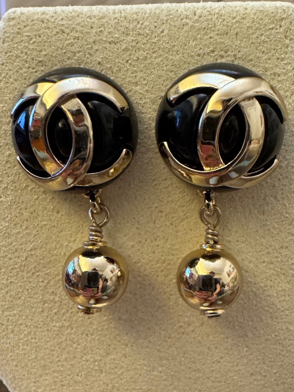 New Chanel Gold CC Logo Black Resin Pendant Dropped Earrings